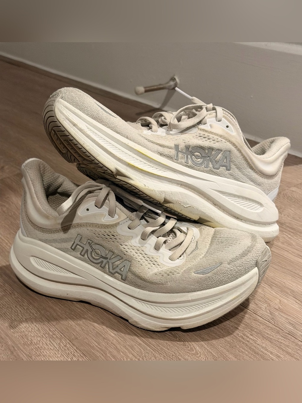 Hoka One One Women's Bondi 9 Sneaker White Size 8.5D